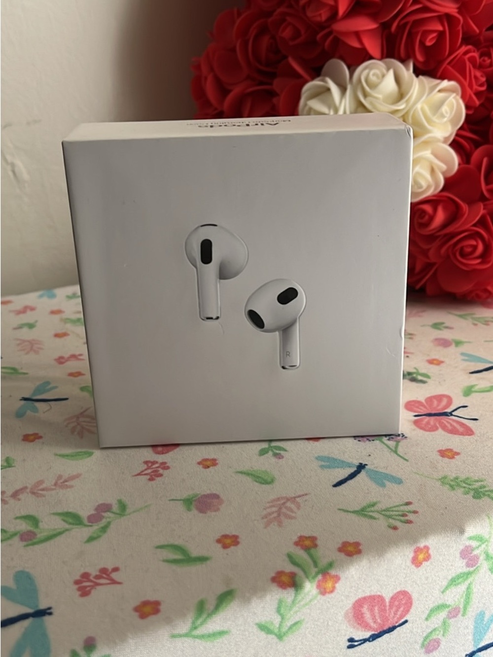 Apple White Wireless Earbuds with Charging Case